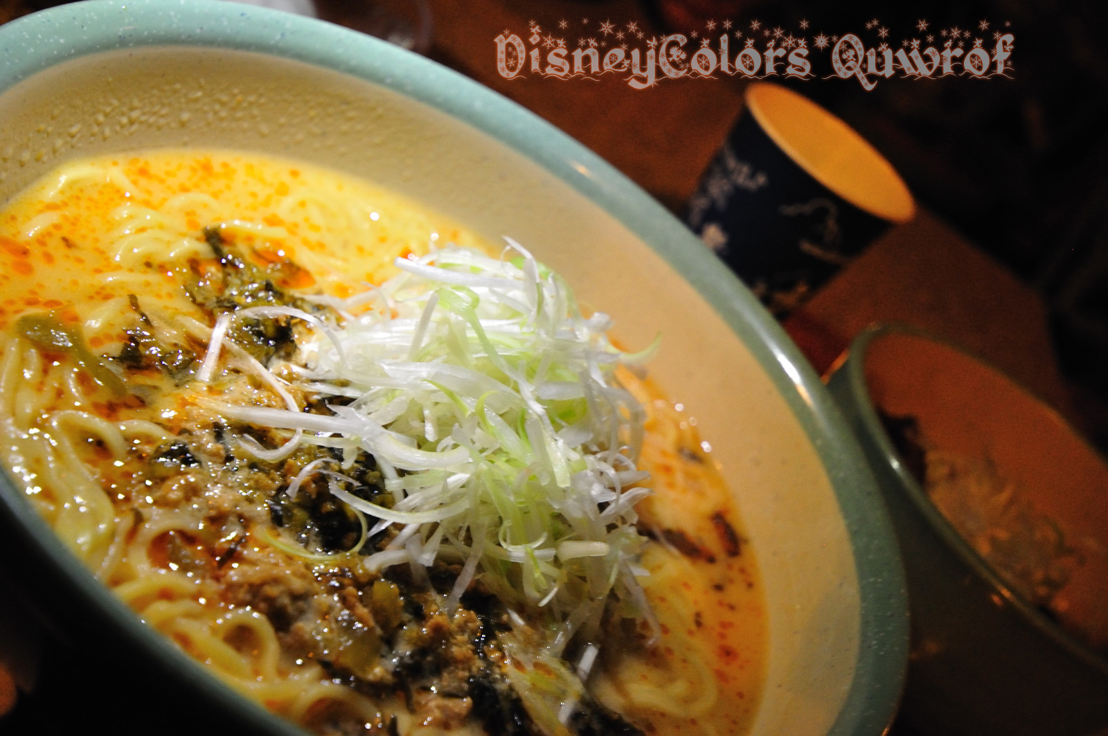 担担麺を超えるtdl最強メニュー 豚角煮とマーボー豆腐のあんかけ麺が登場 チャイナボイジャー 04 Disney Colors Blog