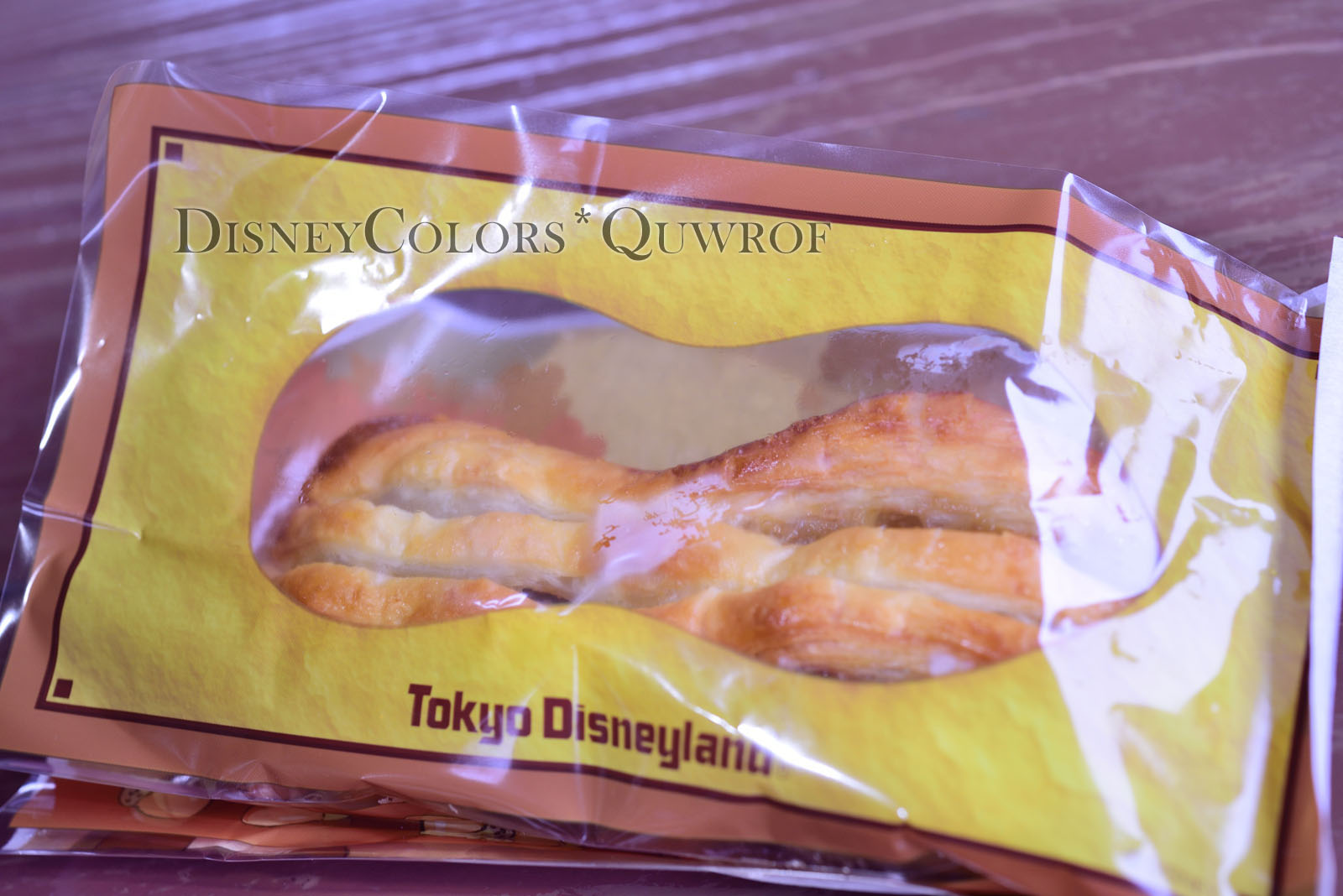 チップ デールのパッケージがかわいいナッツ型パイがグランドメニューに登場 ペコスビル カフェ 01 Disney Colors Blog