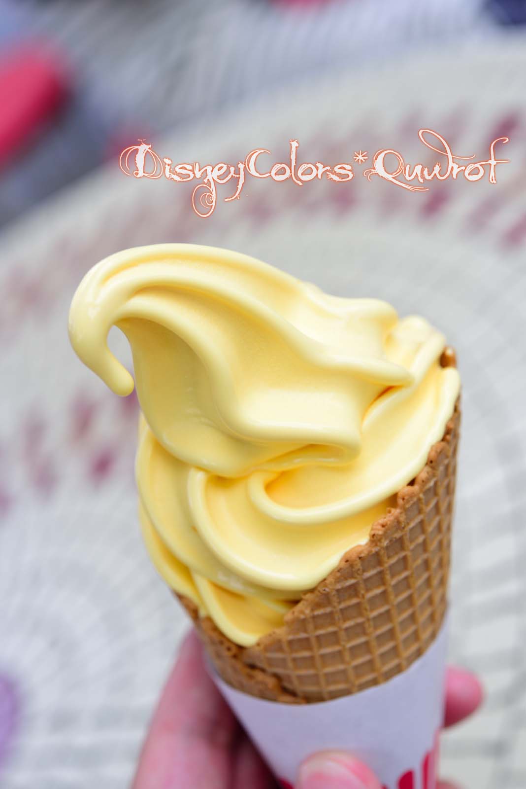 ディズニーランドのハロウィンの定番 かぼちゃの甘さがたっぷり詰まったパンプキンソフトクリーム Disney Colors Blog