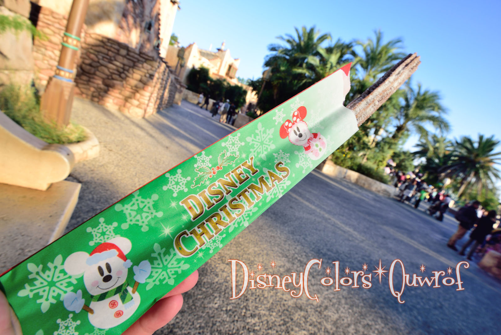 ほんのりビターなチョコ味が美味しいクリスマスの定番 チョコレートチュロスが今年も登場 Disney Colors Blog