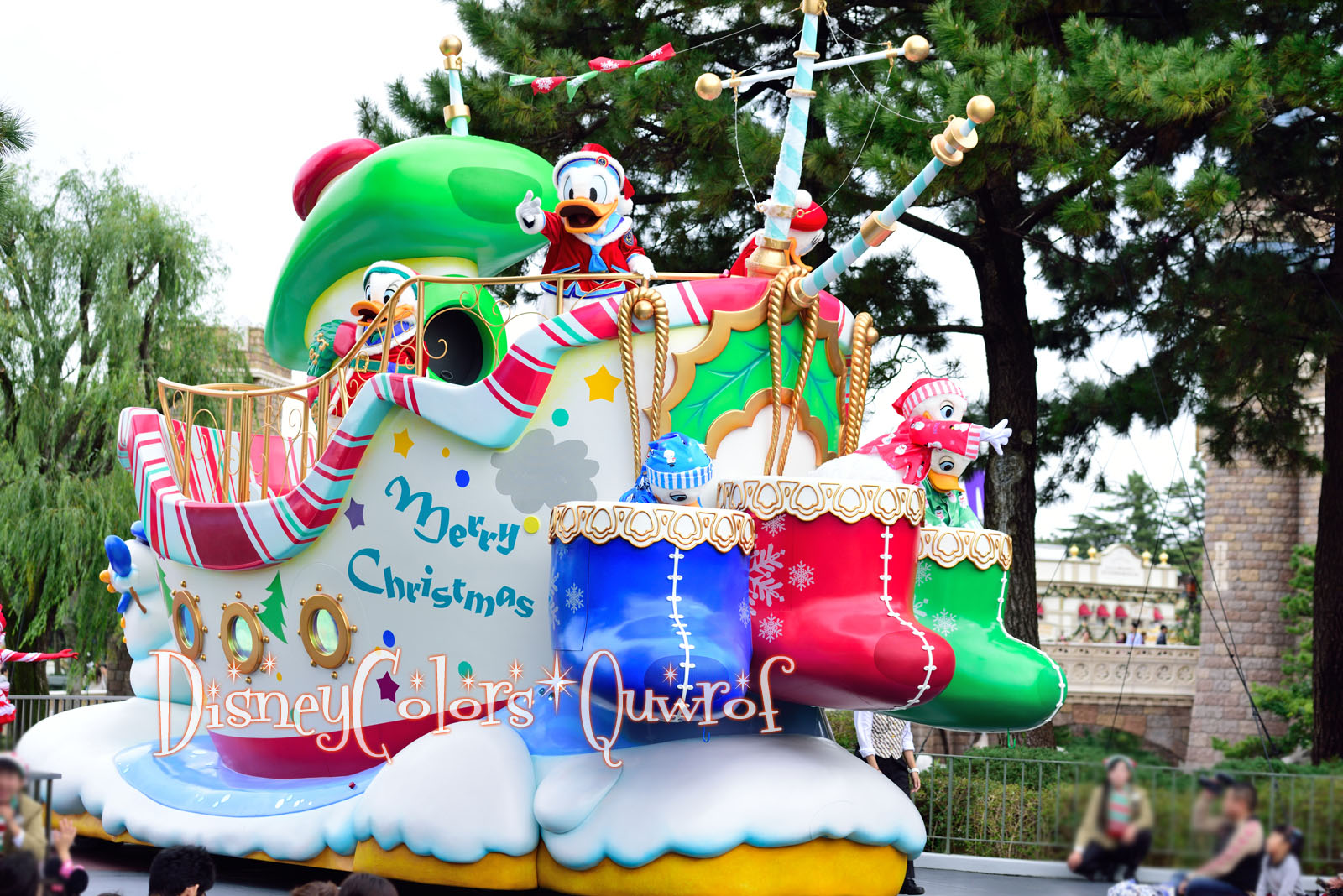 ２つのクリスマスパレードを鑑賞 15年11月9日と11日 ディズニーランドのインレポ Disney Colors Blog