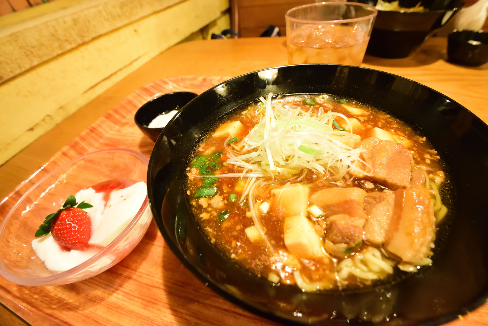 チャイナボイジャー 豚角煮とマーボー豆腐のあんかけ麺