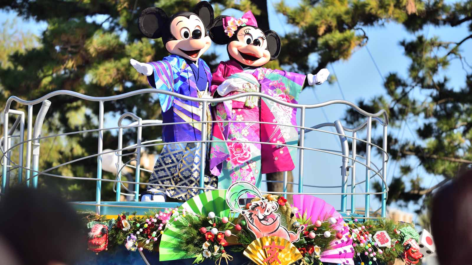 19 亥年の正月グリーティング 19年1月1日 東京ディズニーランドのパークレポート Disney Colors Blog