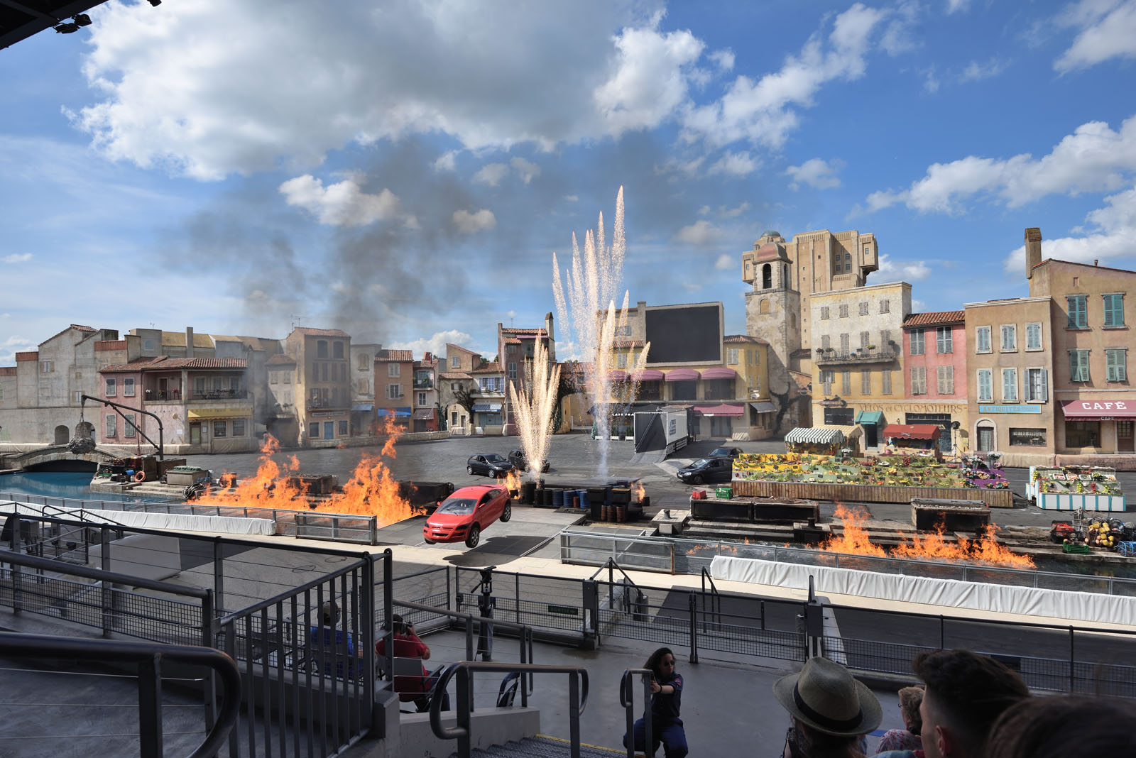 ディズニーランド・パリ モーターズ…アクション！スタント・ショー・スペクタキュラー Disneyland Paris Moteurs… Action! Stunt Show Spectacular