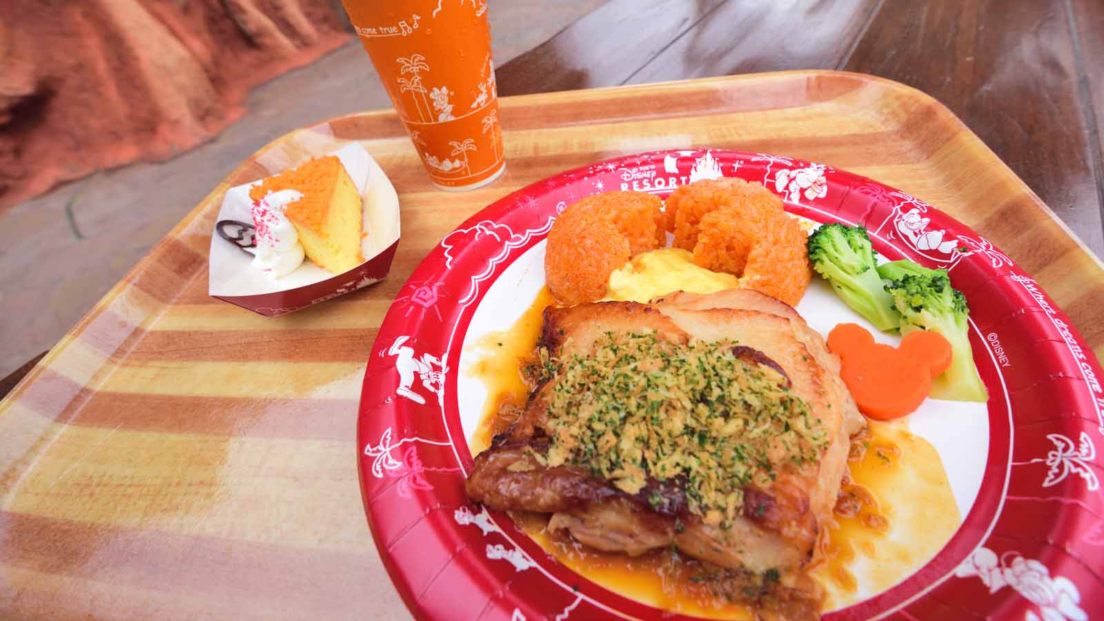サクサクのパン粉焼きチキンがウマい グランマ サラのキッチン ディズニー イースター19 スペシャルセット Disney Colors Blog サクサクのパン粉焼きチキンがウマい グランマ サラのキッチン ディズニー イースター19 スペシャルセット Disney Colors Blog