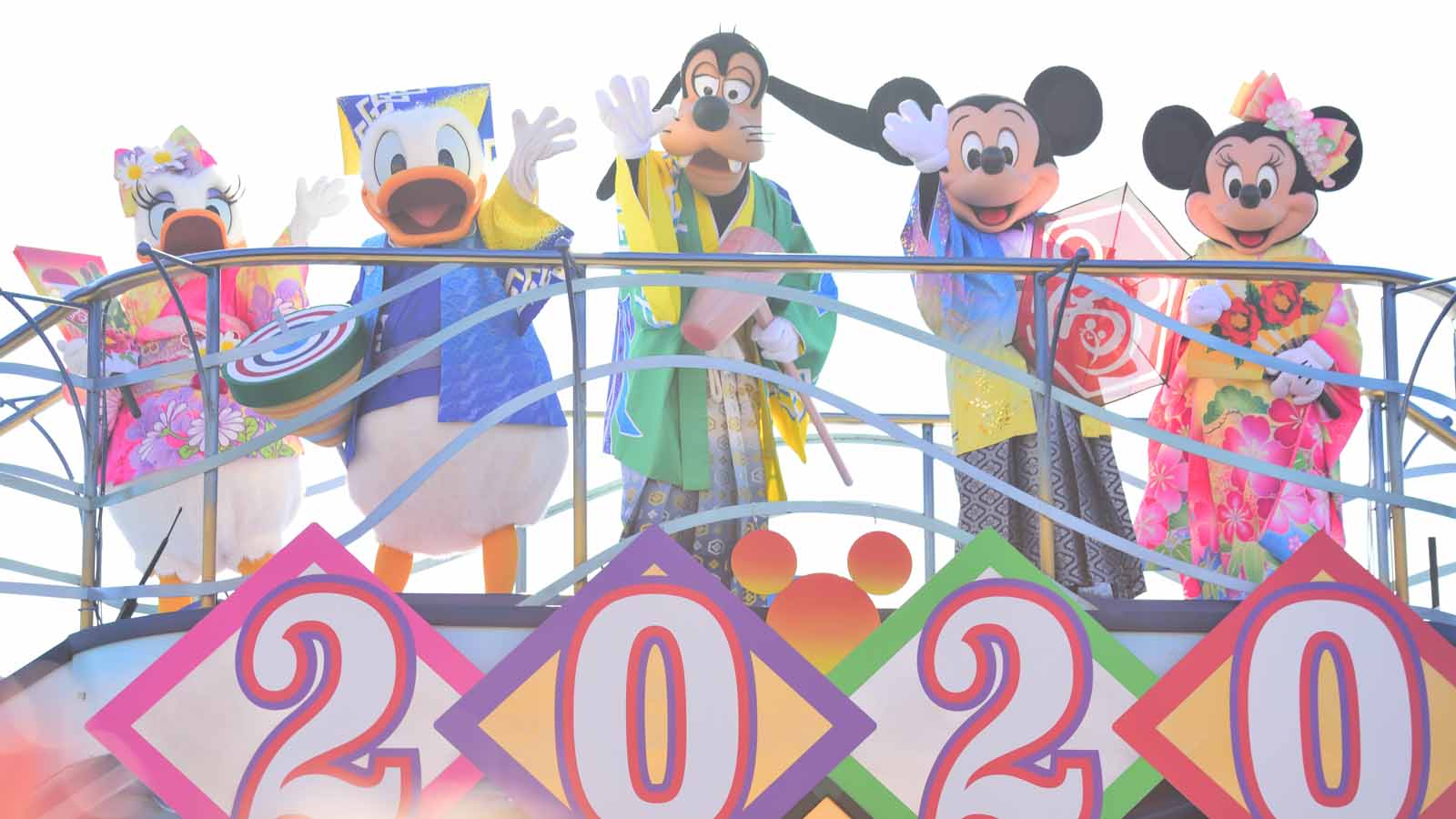 子年はミッキー ミニーが主役 ディズニーシーのお正月 年1月1日のパークレポート Disney Colors Blog