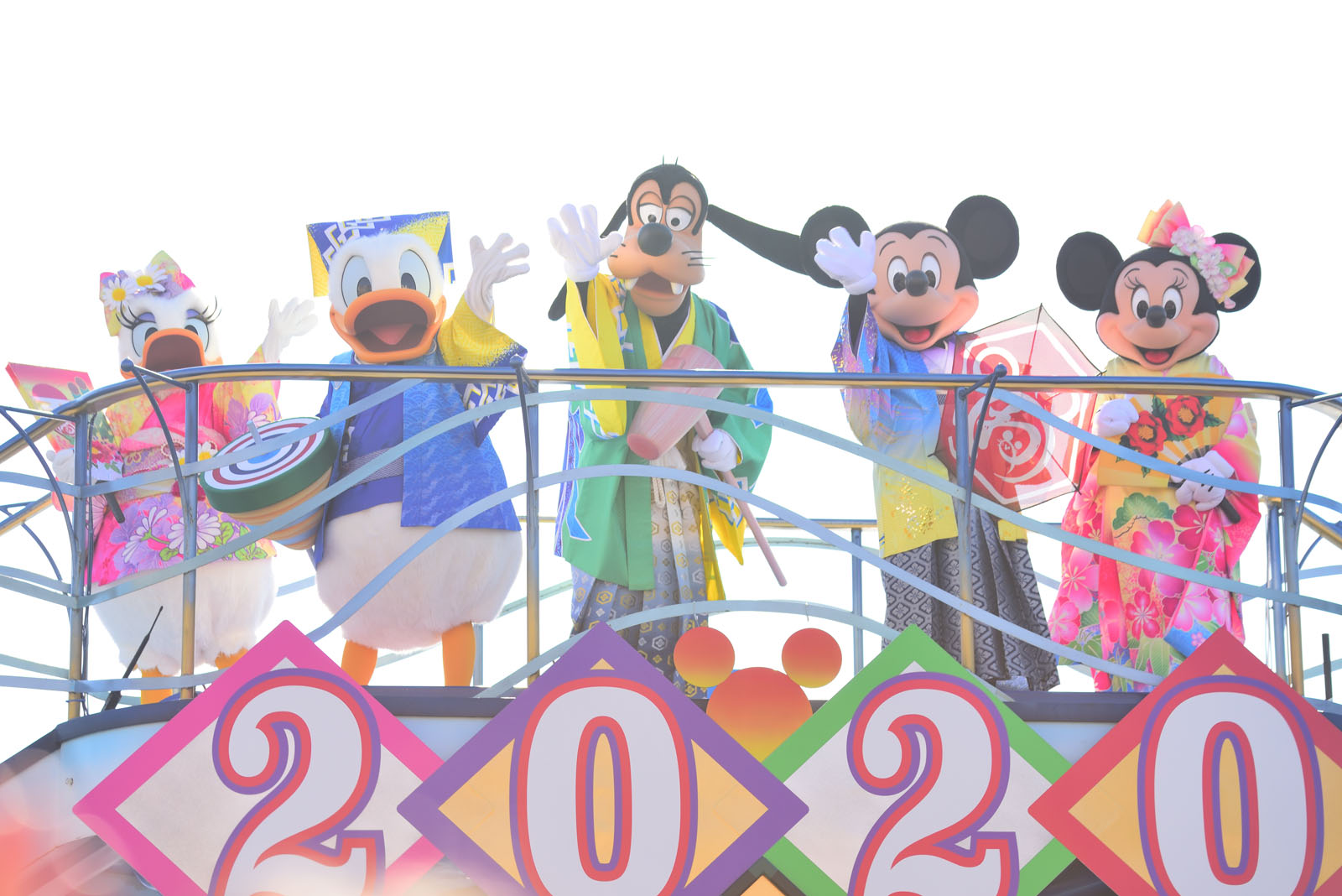 子年はミッキー ミニーが主役 ディズニーシーのお正月 年1月1日のパークレポート Disney Colors Blog