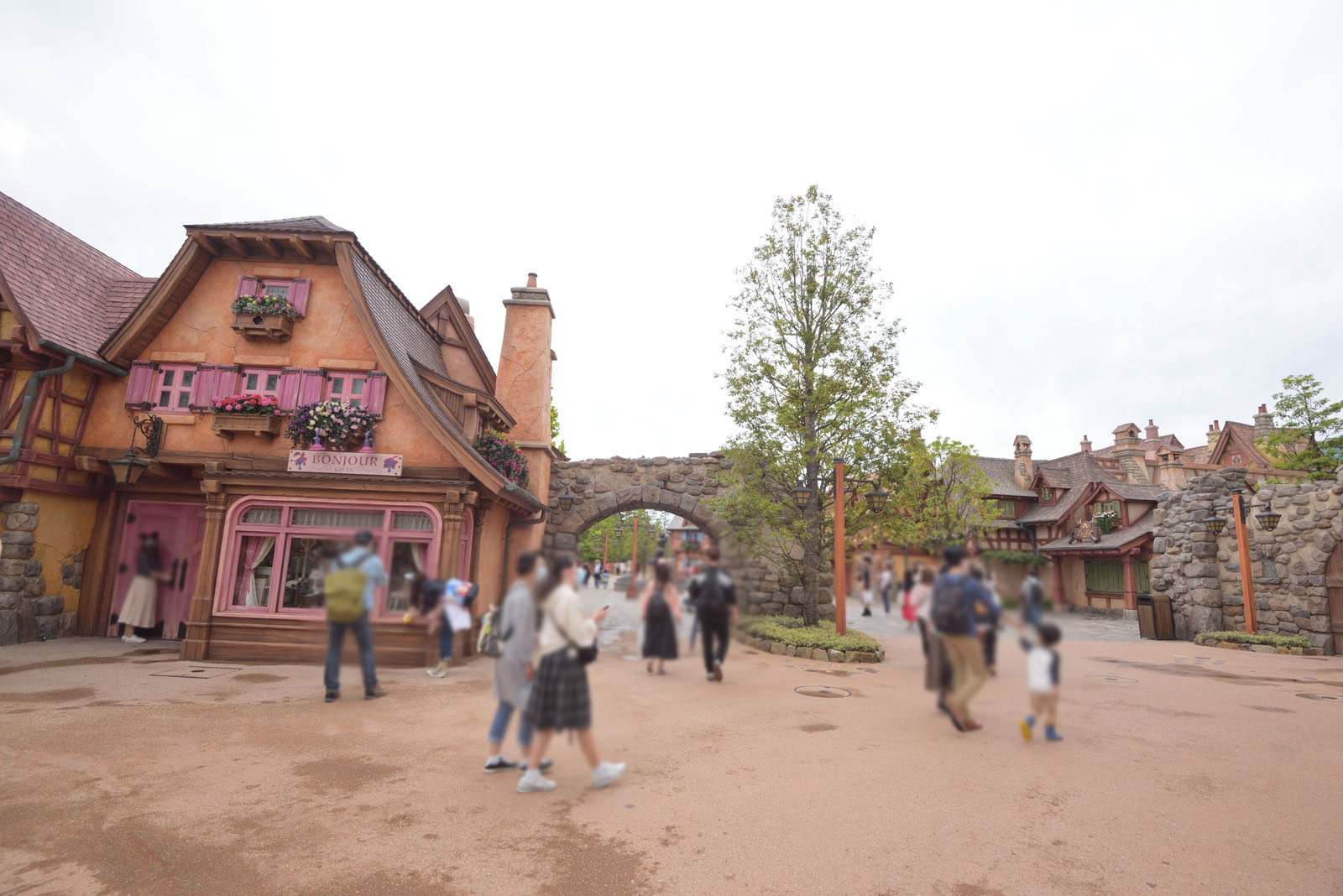 東京ディズニーランド 新エリア 美女と野獣“魔法のものがたり”