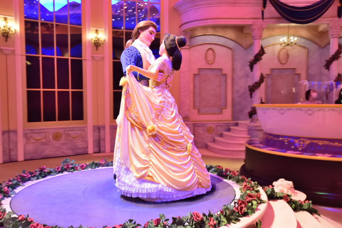 【写真57枚ネタバレあり】何度乗っても泣ける…！映画の感動が蘇る没入感、TDL新エリア《美女と野獣“魔法のものがたり